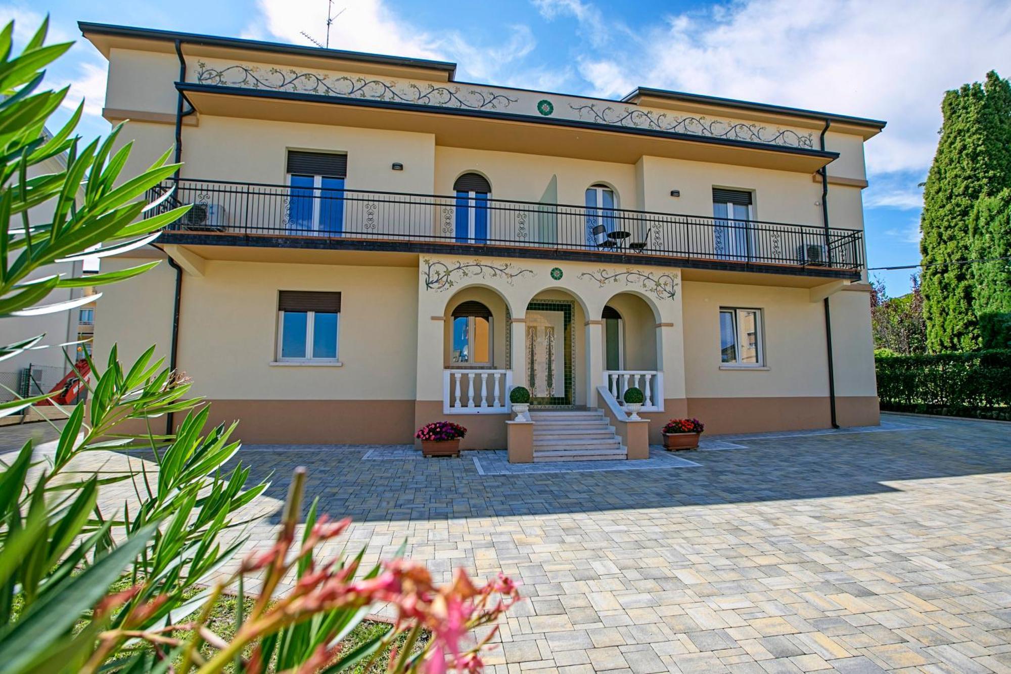 Villa Mimosa - Appartamento 2 - Happy Rentals 代森扎诺-德尔加达 外观 照片