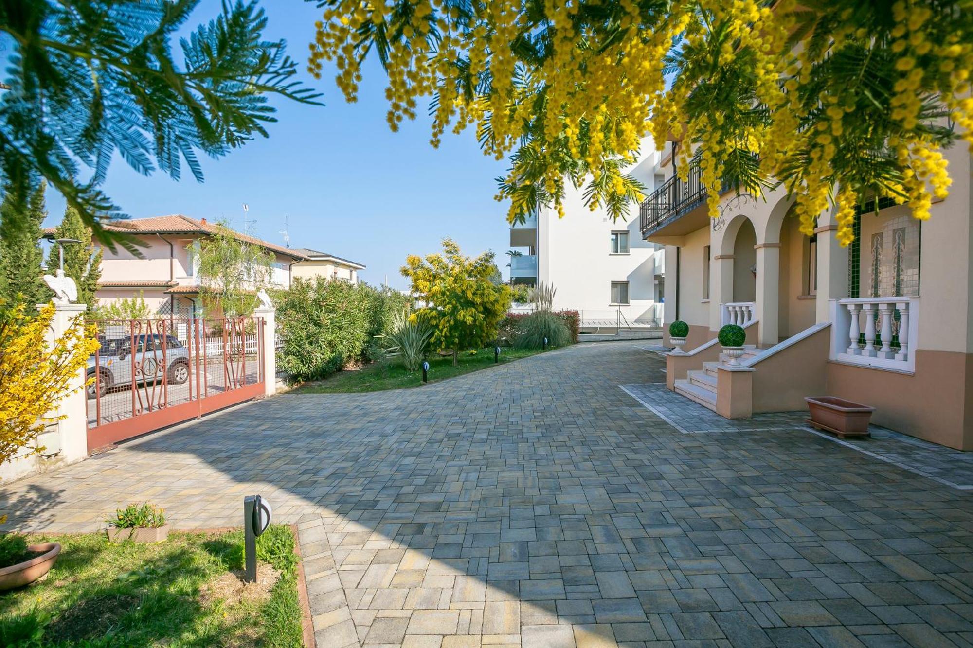 Villa Mimosa - Appartamento 2 - Happy Rentals 代森扎诺-德尔加达 外观 照片